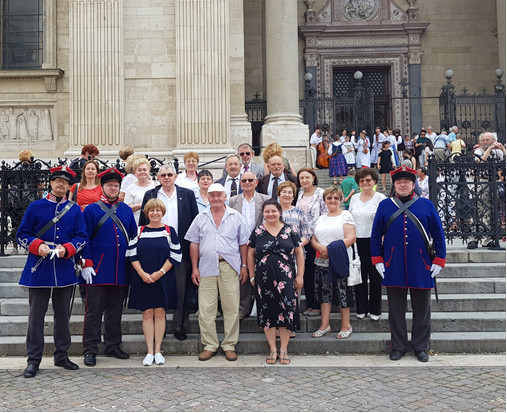 csoportunk a Wysocki hagyományőrzőkkel a Bazilika előtt
