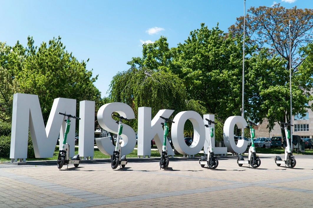 Közösségi roller (Lime)