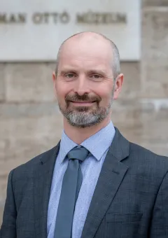 Dr. Tóth Arnold 