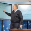 Veres Pál polgármester matematika órát tart a miskolci végzős diákoknak Veres Pál polgármester matematika órát tart a miskolci végzős diákoknak